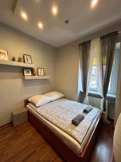 Big Apart - Rynek 8 - Nice View - 3 Rooms - 9 People วรอตซวาฟ ภายนอก รูปภาพ