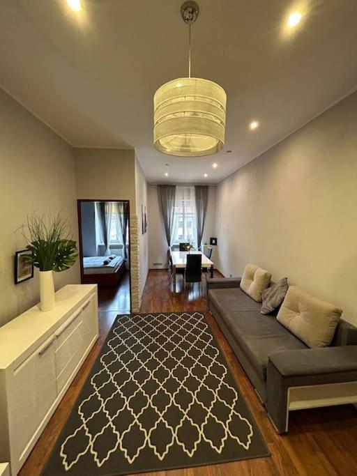 Big Apart - Rynek 8 - Nice View - 3 Rooms - 9 People วรอตซวาฟ ภายนอก รูปภาพ