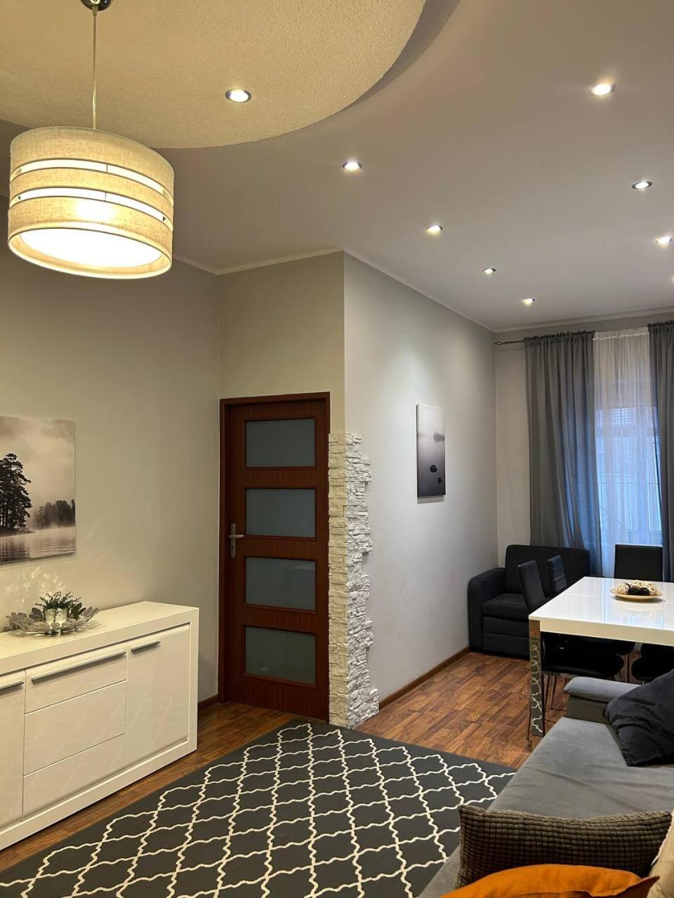 Big Apart - Rynek 8 - Nice View - 3 Rooms - 9 People วรอตซวาฟ ภายนอก รูปภาพ