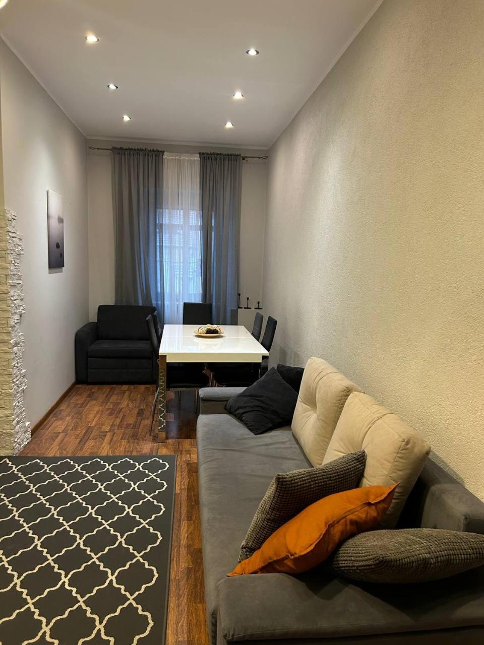 Big Apart - Rynek 8 - Nice View - 3 Rooms - 9 People วรอตซวาฟ ภายนอก รูปภาพ
