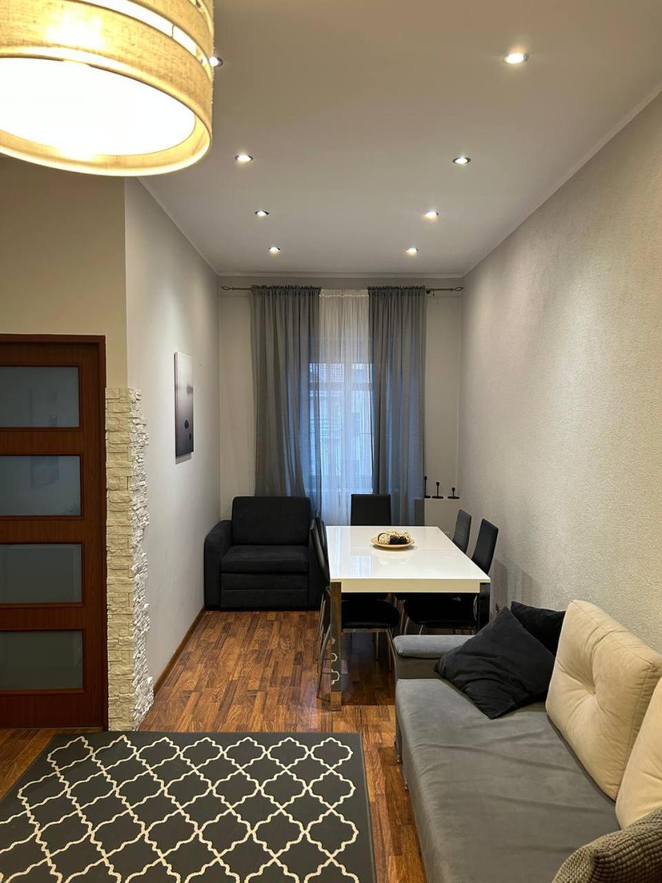 Big Apart - Rynek 8 - Nice View - 3 Rooms - 9 People วรอตซวาฟ ภายนอก รูปภาพ